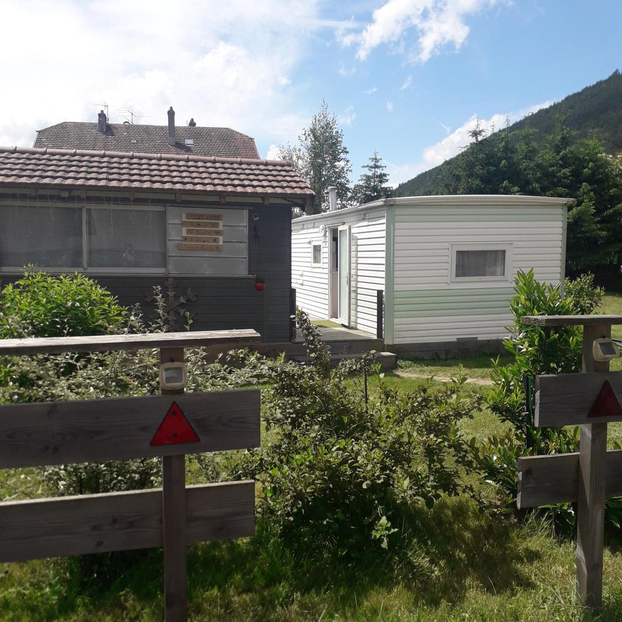 Gites, Les Jonquilles, Le Sagard Et Bungalow Les Brimbelles, Nature Et Detente La Houssiere Kültér fotó